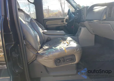 2001 Chevrolet Suburban 1500 Lt z USA, uszkodzony, nr VIN 3GNFK16T41G169762